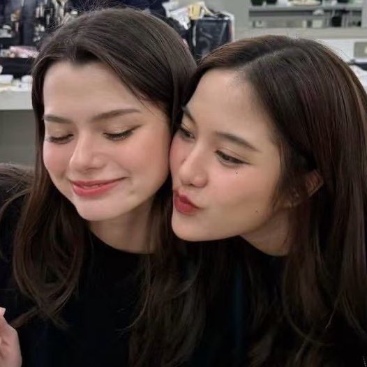 🇵🇭                                                             🇯🇵
what the hell                                 cute as hell