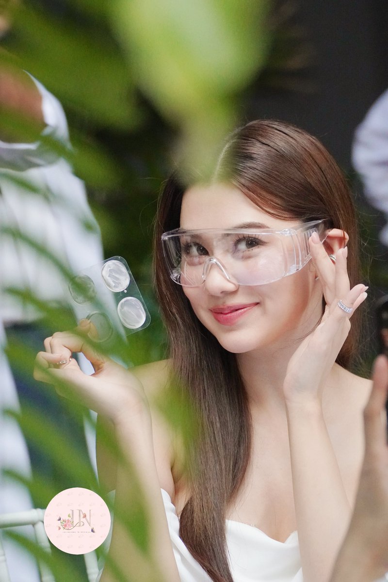 LalinaLena1999's tweet photo. ไม่ใช่แค่ผิวที่ต้องการการดูแล หัวใจก็ต้องการรอยยิ้มของพรีเซนเตอร์ด้วยนะ 🥰
DERMAFORA PCT LENA
#LENAfora
#DERMAFORAThailand
#WhereScienceMeetsNature
#ผสานพลังเพื่อผิวสุขภาพดี https://t.co/vgQWKDH2zC