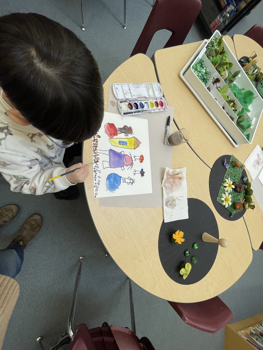 jenparaujo's tweet image. Story joy in the library today with div 10. Amazed at the concentration and focus from these young creators. Thanks to @uhe_sd41 for the inspiration @southslopeSD41 @burnabyschools