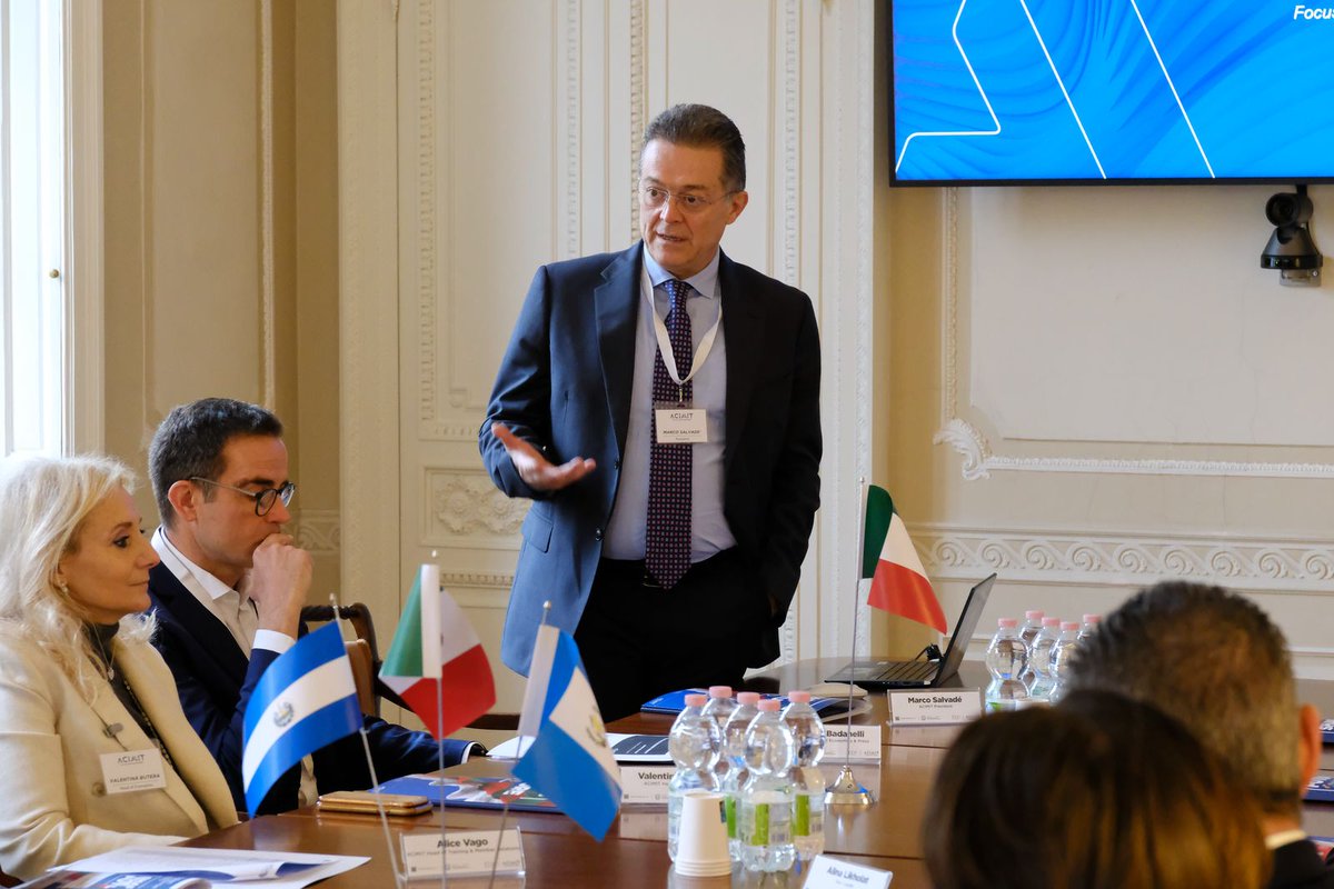 🧶Del 10-14 de marzo se desarrolla en 🇮🇹 , una misión conformada por 12 empresarios del sector textil de México y Centroamérica con la finalidad de de mostrarles tecnología #MadeinItaly y realizar #workshop, encuentros 🤝 #B2B, en la sede de la <a href="/ACIMIT_info/">ACIMIT</a> 
#textil
<a href="/ItalyinMEX/">Italy in Mexico</a>