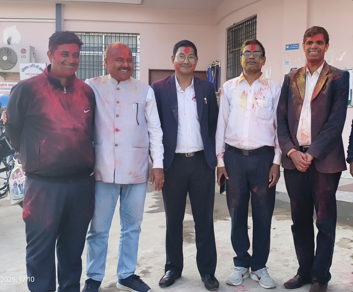 आजदेखि विधिवत् रूपमा फागु पूर्णिमाको पर्व सुरु!
रङ, उमङ, र खुसीयालीको यस उत्सवले सबैमा प्रेम, सद्भाव, र नयाँ सुरुवातको प्रेरणा ल्याओस्।
एकता, माया, र आपसी सम्बन्धको रङले सबैलाई अझ मजबुत रूपमा जोडोस्।
शुभ होली! 🇳🇵