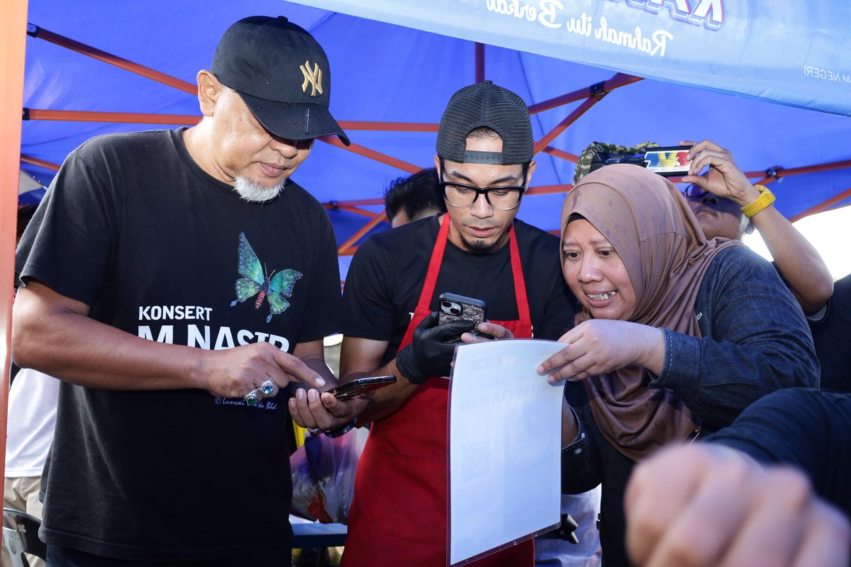 japenjohor's tweet photo. KPDN Johor dengan kerjasama Kerajaan Negeri dan Pihak Berkuasa Tempatan (PBT) kenalpasti lapan bazar Ramadan seluruh Johor untuk pelaksanaan inisiatif-inisiatif dibawah payung #RAHMAH.
Maklumat lanjut di https://t.co/Uzo5FNBPog
#BazarRamadanRAHMAH #ReDI #MySaveFood https://t.co/sWRPLvVOj8