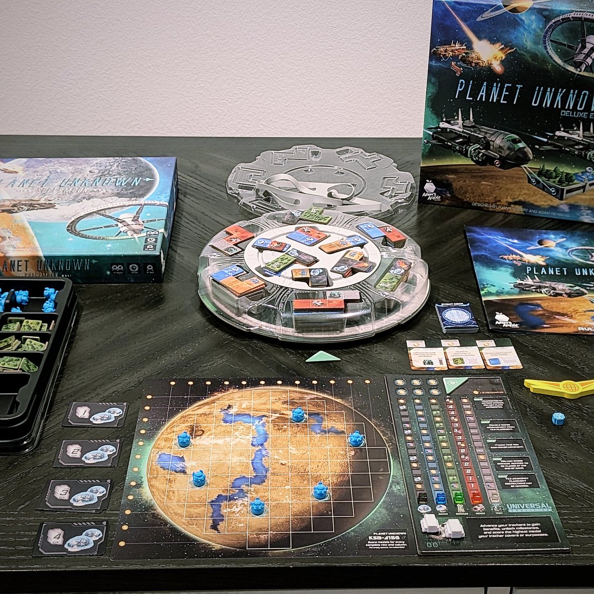 CarlosGmLng's tweet photo. Planet Unknown just landed! 📦✨ Diving into the rules and setting up my first solo play. This polyomino puzzle looks incredible! 

Got the Super Moon Expansion,  but will start with the base game first.

Anyone have any beginner tips for a newbie?

#PlanetUnknown #boardgames #solo #polyomino #StrohmannGames #sologames #partyboardgames #boardgameaddict