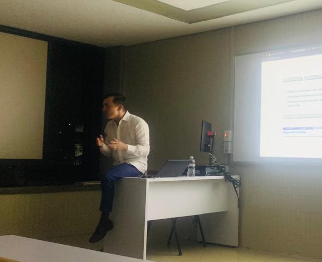 Disfruto mucho dar clases. Si tienen la oportunidad de hacerlo, no la desaprovechen.