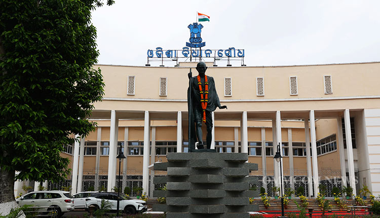 badakhabarnews's tweet photo. #ଆରମ୍ଭରୁ_ବିରୋଧୀଙ୍କ_ହୋହଲ୍ଲା
- ବିଧାନସଭା ଆରମ୍ଭରୁ ପ୍ରବଳ ହୋହଲ୍ଲା, ହଟ୍ଟଗୋଳ
-ପୋଲାଭରମ ପ୍ରସଙ୍ଗରେ ବିରୋଧୀ ବିଜେଡିର ହଟ୍ଟଗୋଳ
- ବାଚସ୍ପତିଙ୍କ ପୋଡ଼ିୟମ ତଳେ ହୋହଲ୍ଲା, ନାରାବାଜି
- ଗାନ୍ଧି ମୂର୍ତ୍ତି ତଳେ ଧାରଣାରେ ବସିଲେ କଂଗ୍ରେସ ସଦସ୍ୟ
#badakhabar #odishaasembly https://t.co/b7RSTaYx1r