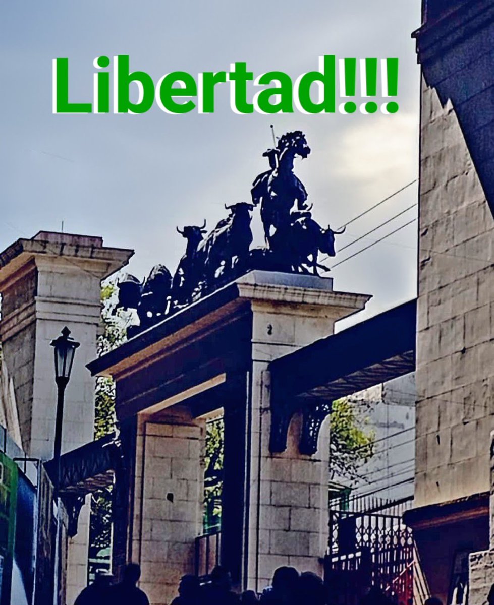 Clauo27's tweet photo. #ProhibidoProhibir
#CDMXTaurino
#SialosToros https://t.co/NQPpq1KOBK