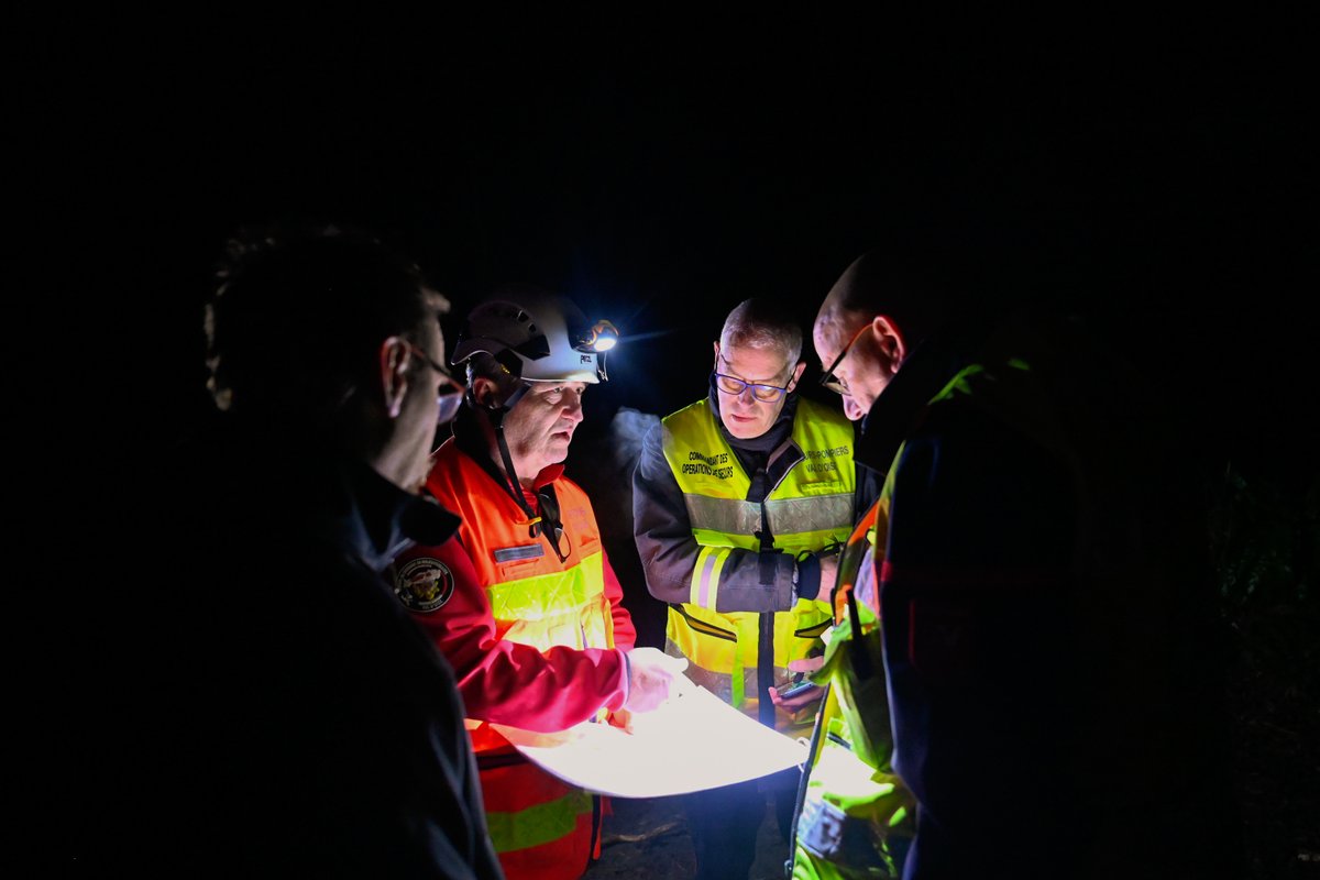 Sdis_95's tweet image. [#Jeudiphoto] &quot;𝘓𝘦 𝘤𝘰𝘶𝘳𝘢𝘨𝘦 𝘦𝘴𝘵 𝘭𝘢 𝘭𝘶𝘮𝘪𝘦̀𝘳𝘦 𝘥𝘦 𝘭’𝘢𝘥𝘷𝘦𝘳𝘴𝘪𝘵𝘦́.&quot; - Vauvenargues

📷 A. Wilk

#pompiers95 #sdis #secours