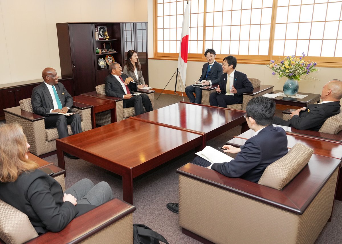 On March 13, State Minister for Foreign Affairs MIYAJI received a courtesy call by H.E. Mr. Jakaya Kikwete, Board Chair of #GPE. They exchanged views on education which is essential for human security and  confirmed to continue close cooperation.
mofa.go.jp/press/release/…