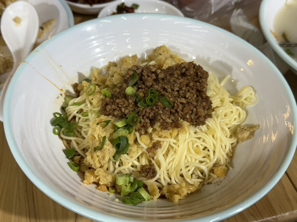 成都的蹄花真的好好吃 小面也好吃 救命 我喜欢这个城市 串串也好吃