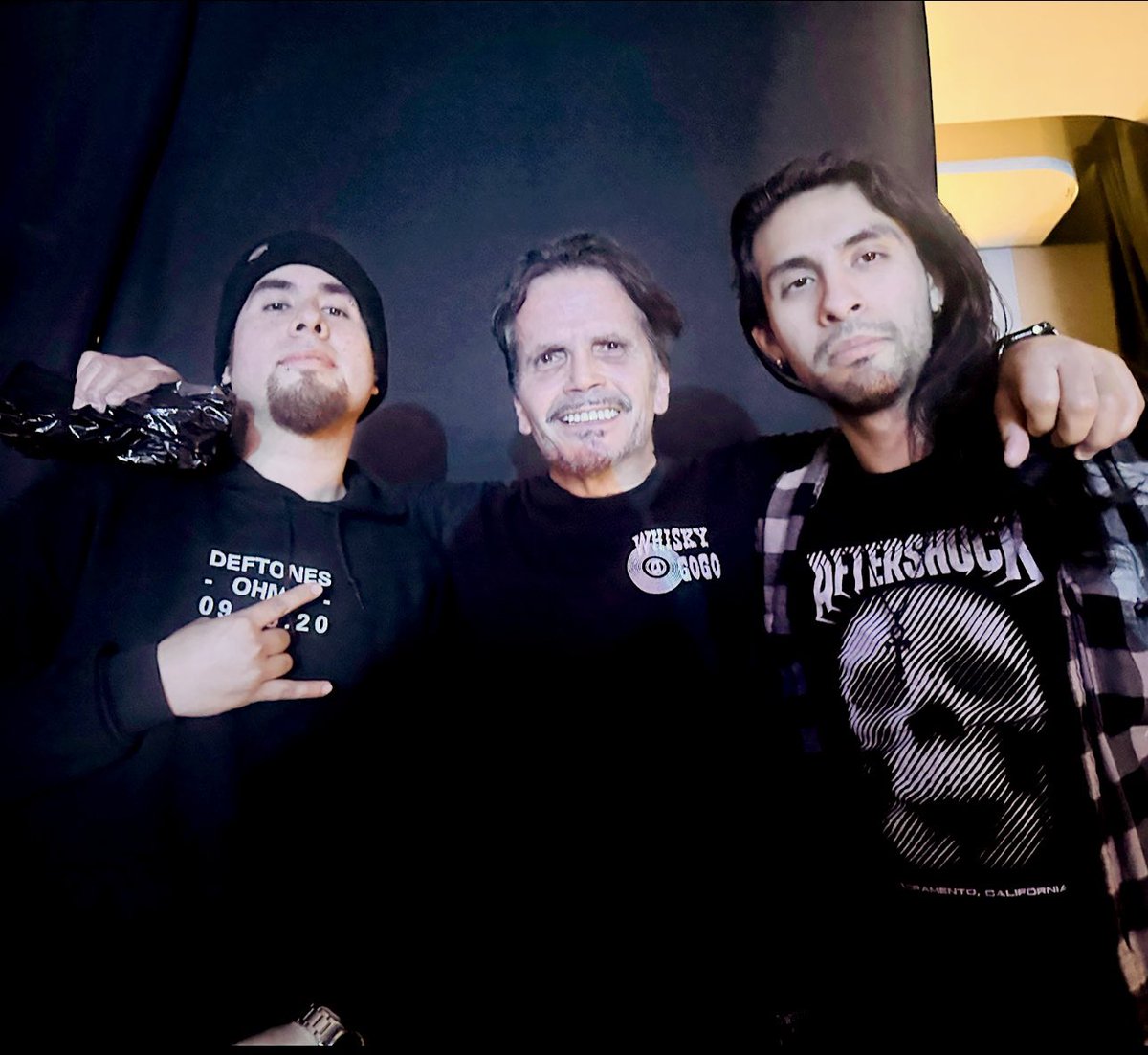 end_record's tweet image. When you split beer cost on a Wednesday night when the Deftones are in town 🍻🍻🍻🍻🍻🍻