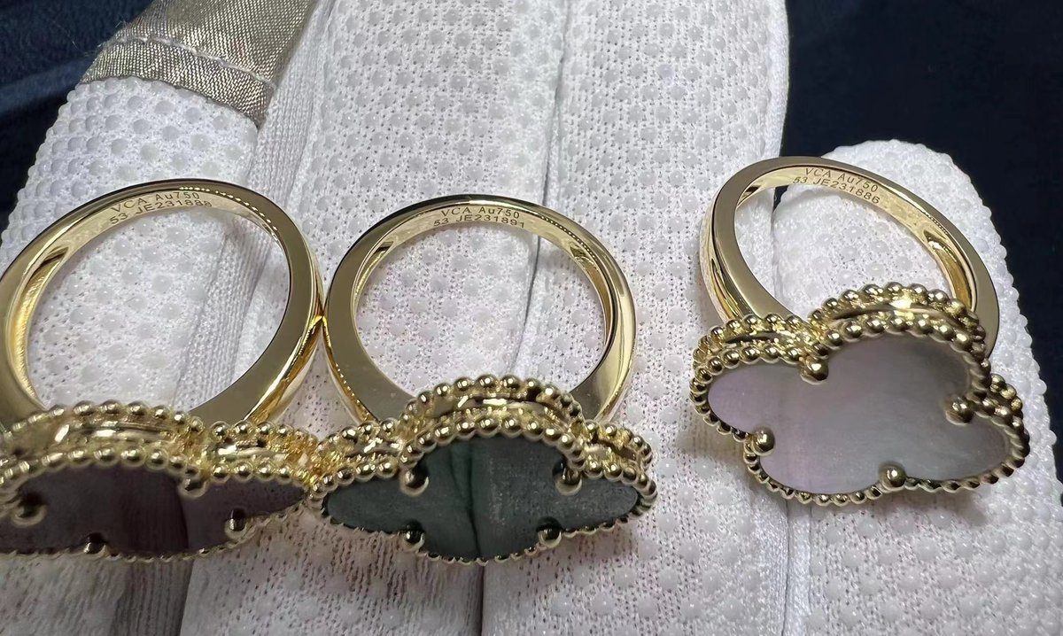 custom_brands's tweet photo. aturing stunning customization options. Find your favorite piece of jewelry and indulge in unparalleled elegance  

#custommadejewelry #diamondearring #luxuryearring #luxurydiamondearring #customejewelry https://t.co/oBfGdpHAf0