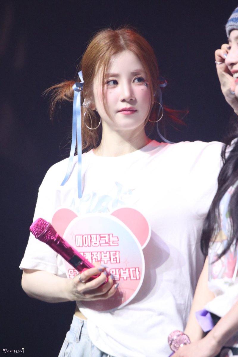 250307 Apink Pink New Year in HK Chorong
귀여운 롱롱이 🤎🐰
-
#초롱 #박초롱 #에이핑크
