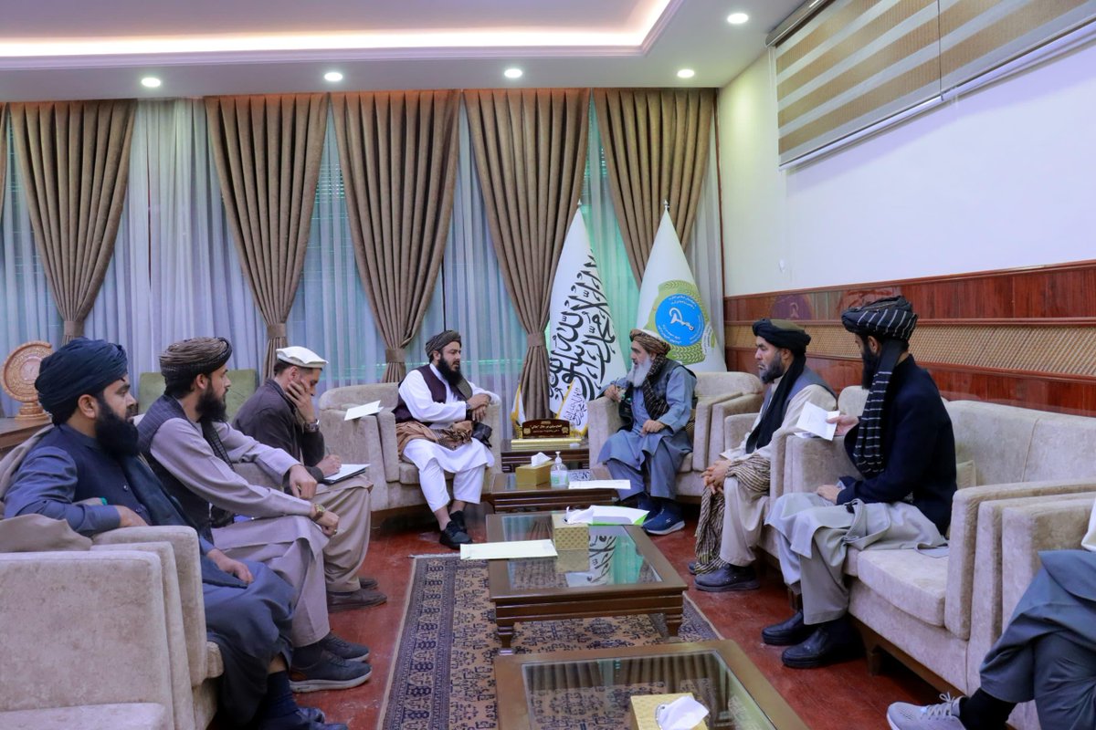 مولوي نورجلال جلالي، د عامې روغتیا سرپرست وزیر، له مفتي محمد ادریس انوري، د پروان له والي سره لیدلي دي.

د عامې روغتیا وزارت وايي، په دې لیدنه کې د پروان د ۲۰۰ بستریز ولایتي روغتون او د سیاګرد غوربند د ۵۰ بستریز روغتون د پاتې کارونو د بیا پیل په اړه خبرې شوي دي.