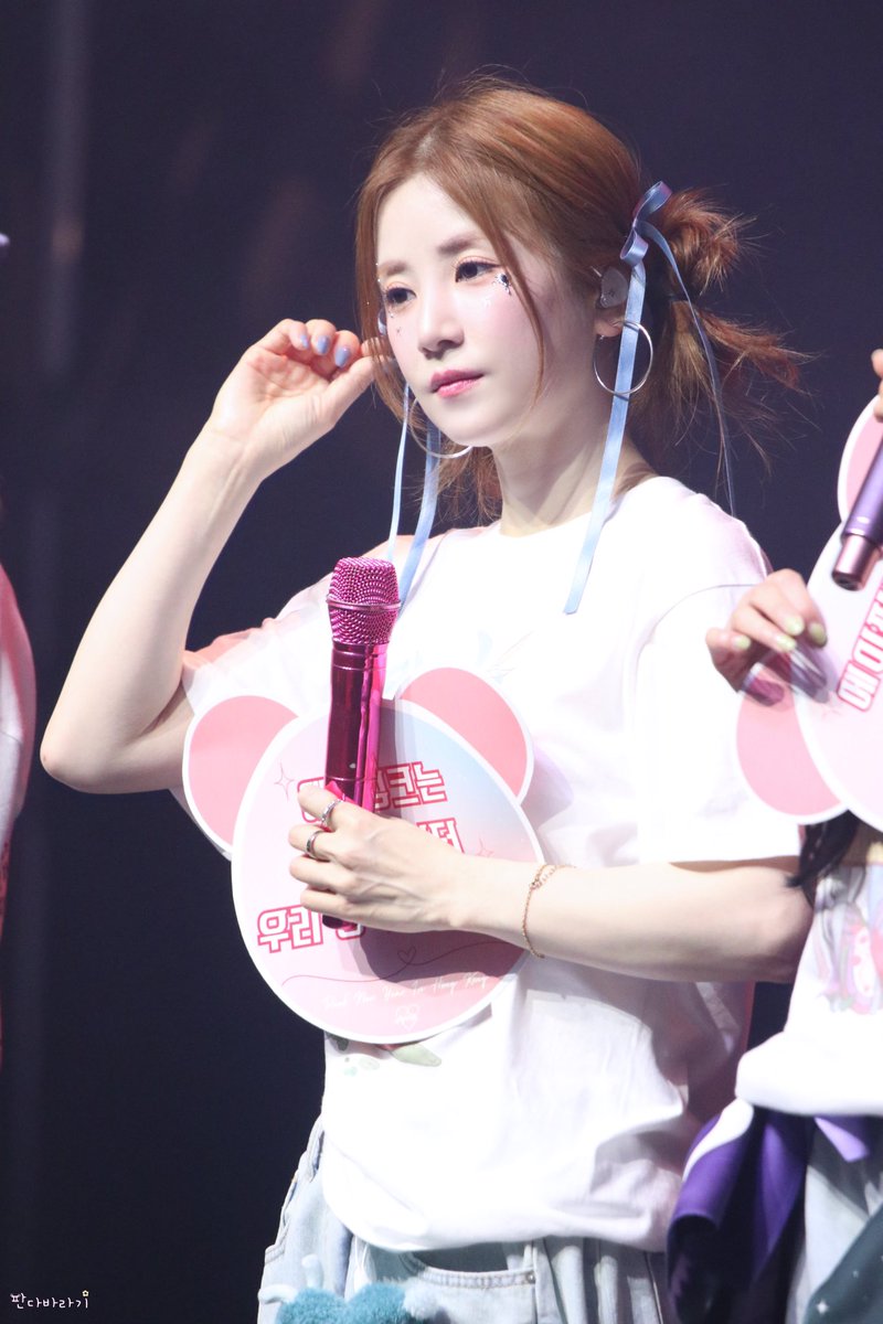 250307 Apink Pink New Year in HK Chorong
롱롱이의 미소는 제 생활 속의 설탕입니따💕 
-
#초롱 #박초롱 #에이핑크