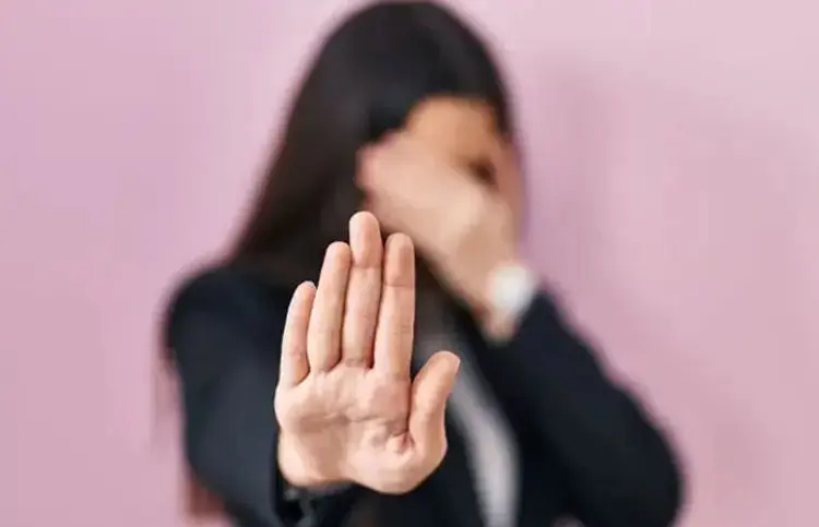 BenefitNews24's tweet image. ઈન્સ્ટા પર મિત્રતા કરી બ્રિટિશ મહિલાને ફસાવી, દિલ્હી બોલાવીને આચર્યું દુષ્કર્મ, બેની ધરપકડ

#InstaFriendship #BritishWoman #DelhiCrime #SexualAssault #TwoArrests #CrimeIncident #DelhiCase #FriendshipTurnedWrong #JusticeForVictim #CriminalCharges