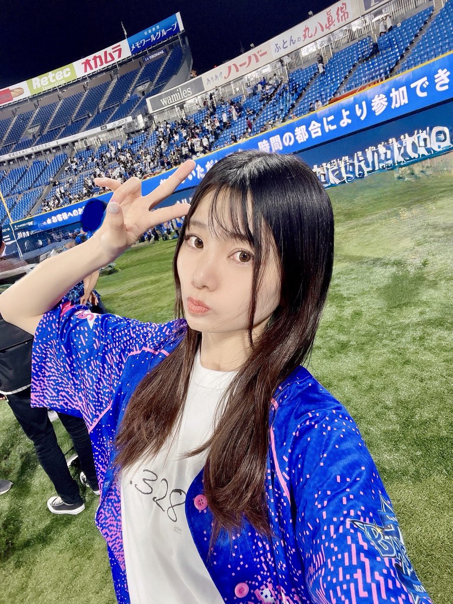 電車でちらほらベイスターズのユニフォーム着用してる人見かけるようになって
嬉しい〜⚾️わくわくっ！
見てるともうすぐ春がくるんだなあって感じるね！
暖かくなってきたねー！むしろ今日暑いっ❤️‍🔥❤️‍🔥

#リザルトTシャツ #baystars️