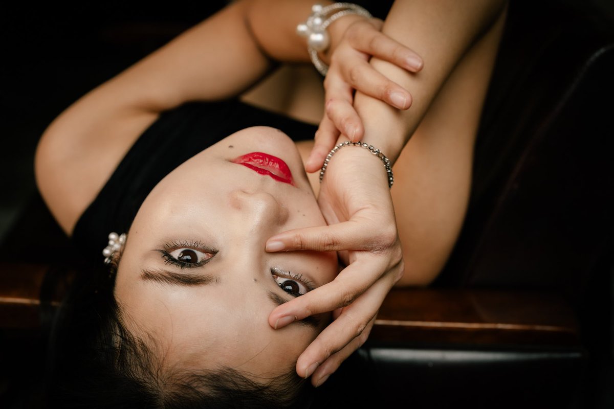 azurinaten's tweet image. 出展者紹介TAD @tadsportrait 4階 
グループ展中心に活動されているTADさん今回初参加くださいます✨😭構図や色彩、一枚の絵の表現に惚れ惚れ！撮影時の集中力に引き込まれてしまいます。
📍3月18日〜23日 11:00-22:00
📍渋谷ギャラリー・ルデコ3階・4階(受付)
♦️22日　19:00頃-22:00 party🍺参加無料