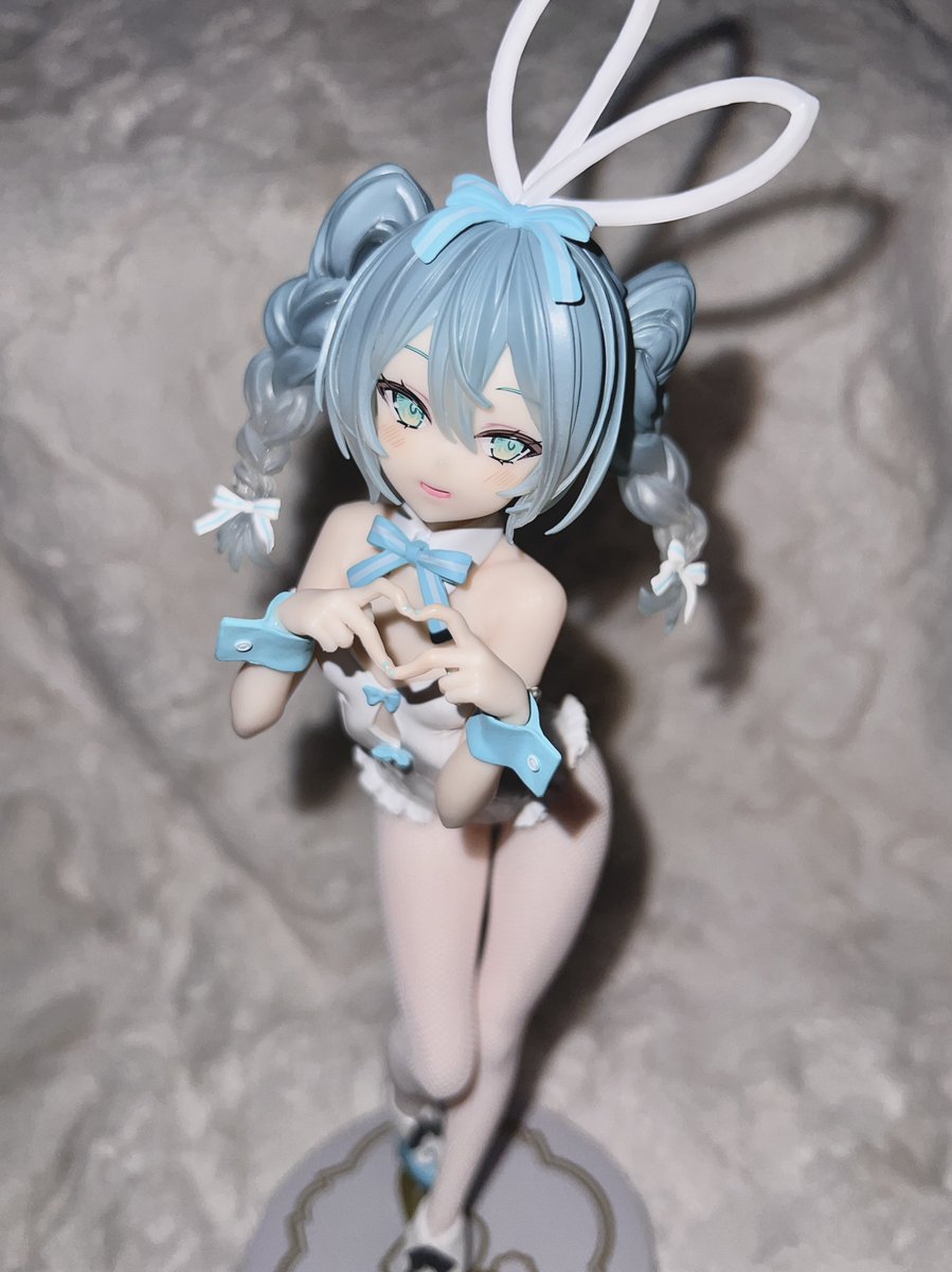 미쿠 바니걸 피규어 화이트 버전 드디어 받았는데
사진빨을 너무 잘받으심💦
실물 보고 붐따 오백개 날리려 했는데 사진이 잘나와서 참음..