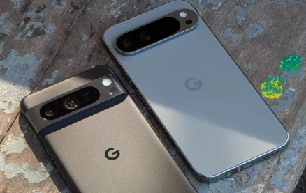 GearUp_X's tweet image. 4/ Google Pixel’s latest update is a mess. 📱

Users report glitches, random vibrations &amp;amp; display bugs. 

Google, what’s going on? 😬 

#GooglePixelUpdate