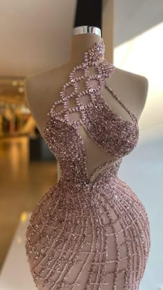 "A well-fitted dress can change your day, your confidence, and your attitude."😍