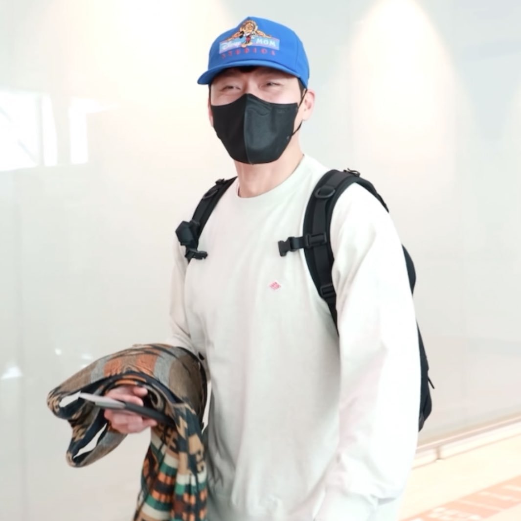 serineblack's tweet photo. [Video] #HyunBin departing for Taiwan today ✈️ Safe skies 🤍 https://t.co/lfCFjDdRy4