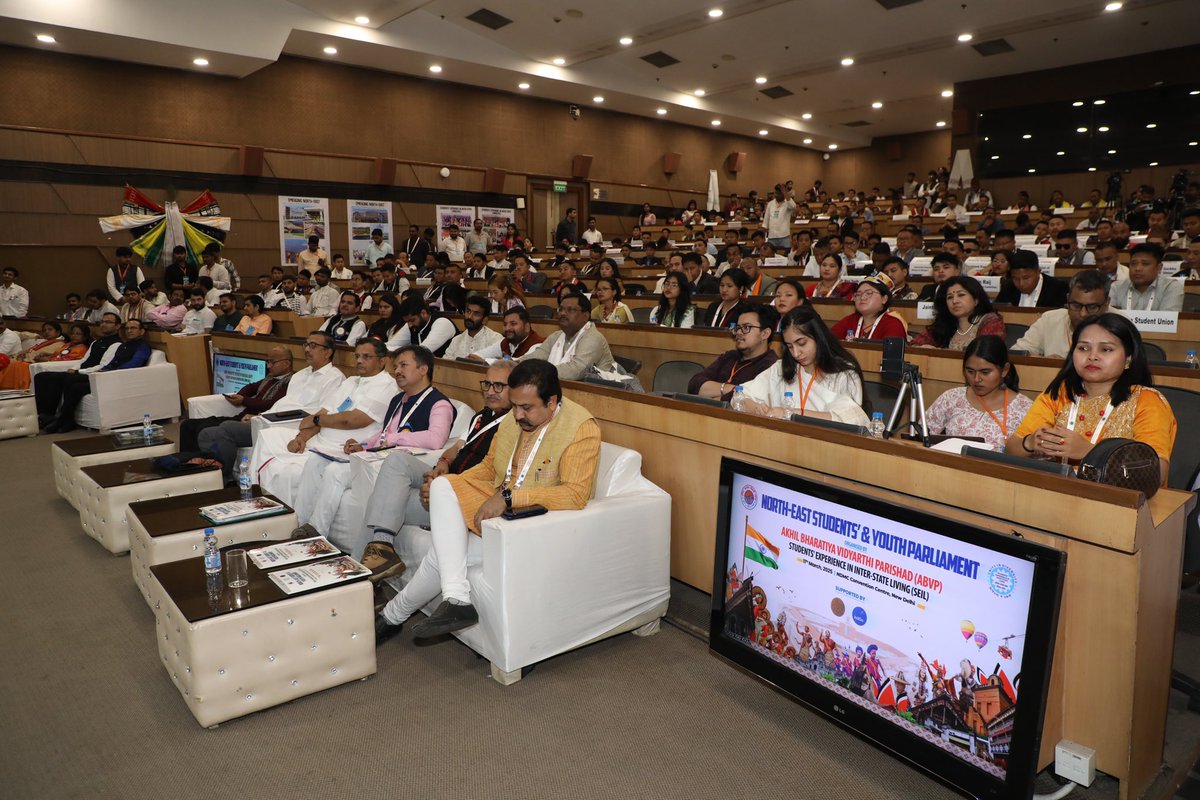 अखिल भारतीय विद्यार्थी परिषद द्वारा आयोजित तीन दिवसीय छात्र संसद का ऐतिहासिक आयोजन 9 से 11 मार्च NDMC कन्वेंशन सेंटर नई दिल्ली में संपन्न हुआ।जिसमें देशभर के छात्र-छात्रा प्रतिनिधियों ने शिक्षा, रोजगार, महिला सुरक्षा, पूर्वोत्तर और जनजातीय समाज के विकास से जुड़े विभिन्न मुद्दों