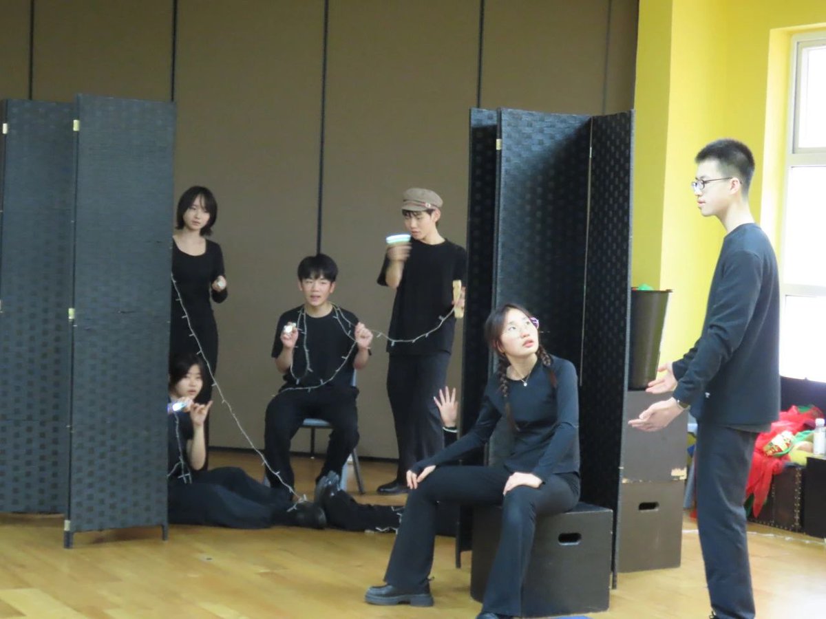 LemanChengdu's tweet image. At Léman, drama isn’t just about performing—it’s about creativity, confidence, and connection. Our students have been bringing stories to life on stage, engaging our youngest learners in exciting and imaginative performances.