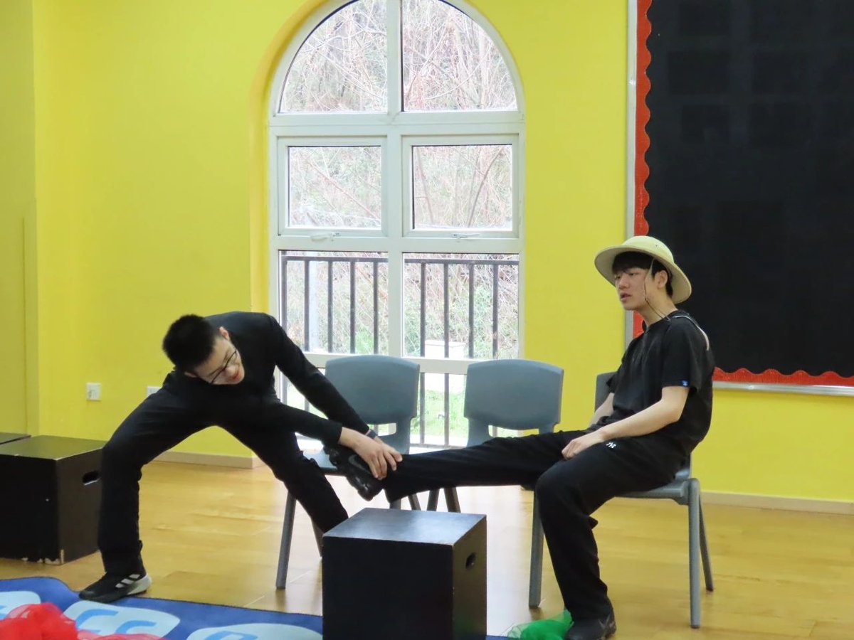LemanChengdu's tweet image. At Léman, drama isn’t just about performing—it’s about creativity, confidence, and connection. Our students have been bringing stories to life on stage, engaging our youngest learners in exciting and imaginative performances.