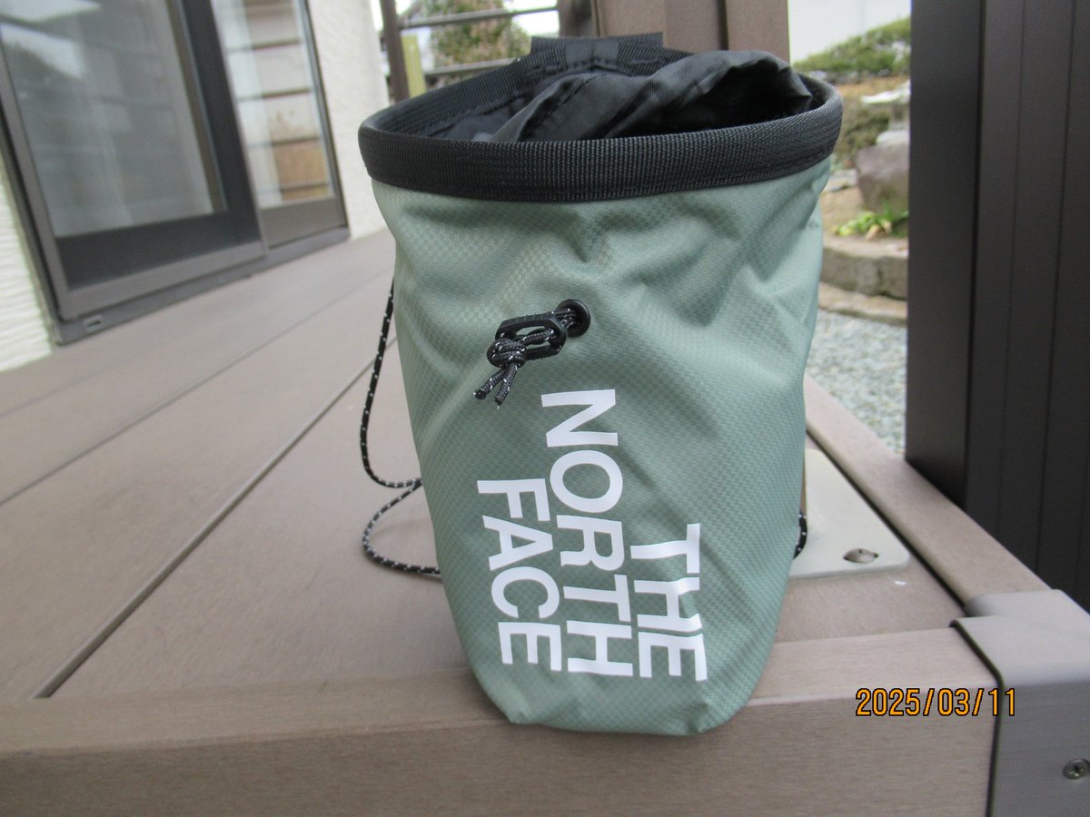 ウォーキングのお供に。ペットボトルホルダーを探すも探すも。これといったボトルホルダーが見つからず。たどり着いたのが。

キッズ用のリュックで。ザノースフェイスさんの｡サニーキャンパーというキッズリュックをボトルホルダーとして使う。水筒も楽々入るよ。

#ウォーキング