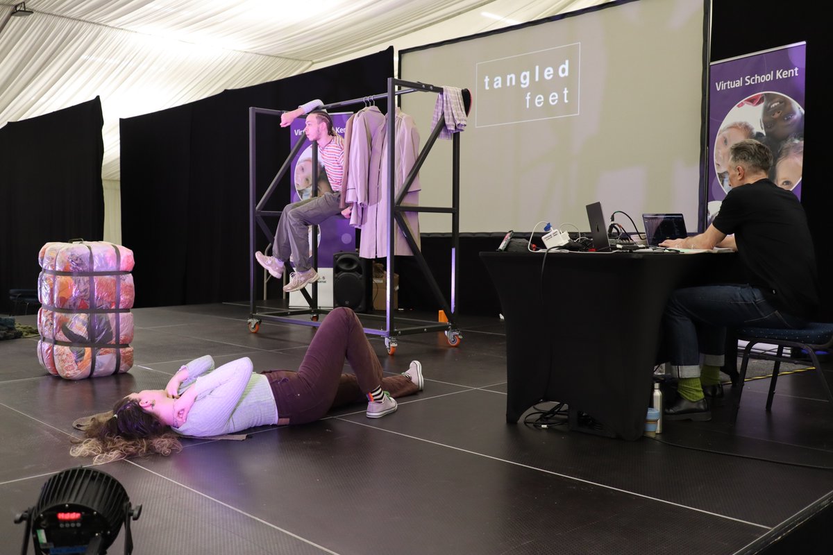 It was great to see so many young people yesterday exploring job and apprenticeship opportunities and attending creative workshops! <a href="/AshleyJBaptiste/">Ashley John-Baptiste</a> inspired us with his speech, and we ended the day with an extract from "Belongings" by <a href="/tangledfeet/">Tangled Feet</a>.  

#VSKNoLimitsConference