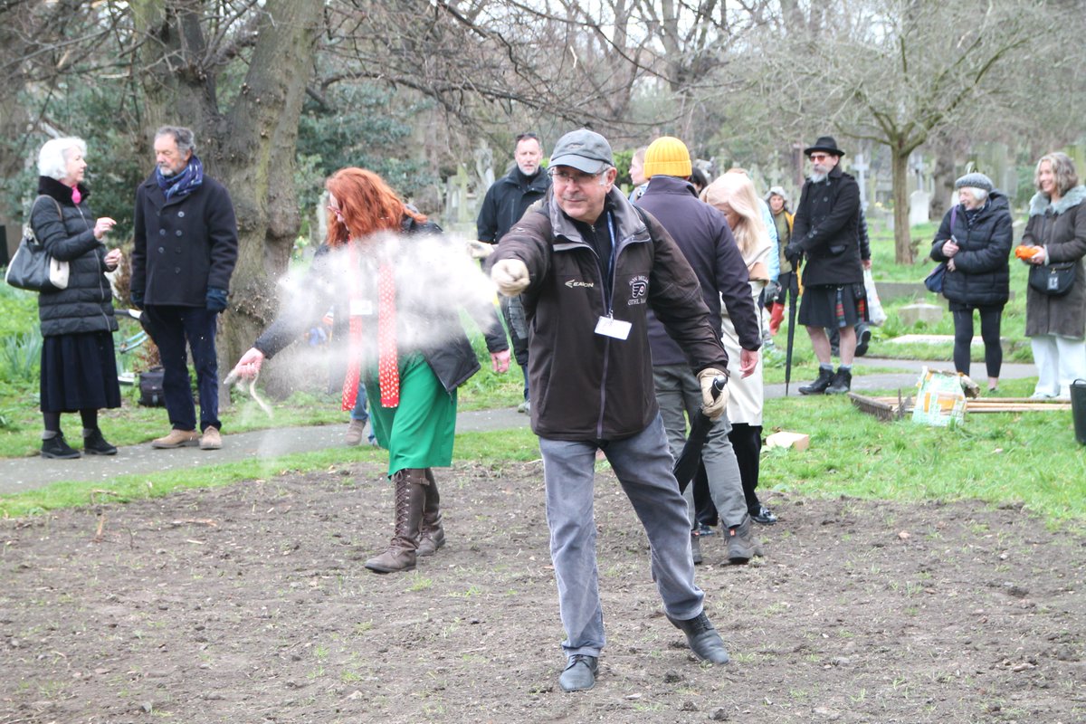 The Royal Parks (@theroyalparks) on Twitter photo Yesterday, 12 March, we welcomed nine Chelsea Pensioners from <a href="/RHChelsea/">Royal Hospital Chelsea</a> to sow seeds in Brompton Cemetery as part of the Battlefields to Butterflies project 🦋
The pensioners were joined by Royal Parks staff and <a href="/FOBCOfficial/">Friends of Brompton</a> volunteers to assist with the wildflower meadow 🌹 Yesterday, 12 March, we welcomed nine Chelsea Pensioners from <a href="/RHChelsea/">Royal Hospital Chelsea</a> to sow seeds in Brompton Cemetery as part of the Battlefields to Butterflies project 🦋
The pensioners were joined by Royal Parks staff and <a href="/FOBCOfficial/">Friends of Brompton</a> volunteers to assist with the wildflower meadow 🌹