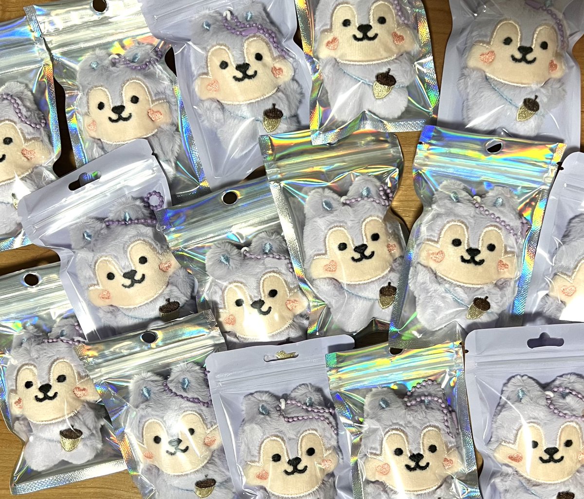 bunnies_bugs's tweet photo. Limited freebies for Jhope concert.🙂
#HOPE_ON_THE_STAGE_TOUR_Manila 
#HOPE_ON_THE_STAGE_TOUR https://t.co/1mLs8YO2ks
