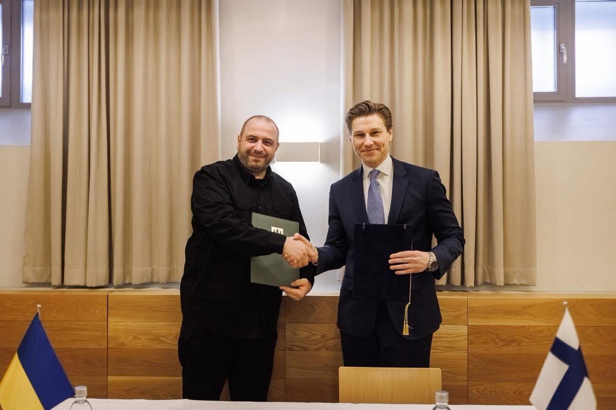 rustem_umerov's tweet image. Today in Helsinki, I had a meaningful meeting with Finland’s Minister of Defense, 
@anttihakkanen.

Finland continues to provide systematic support to Ukraine and has announced a new military aid package worth €200 million. This is the 28th aid package, strengthening our defense…
