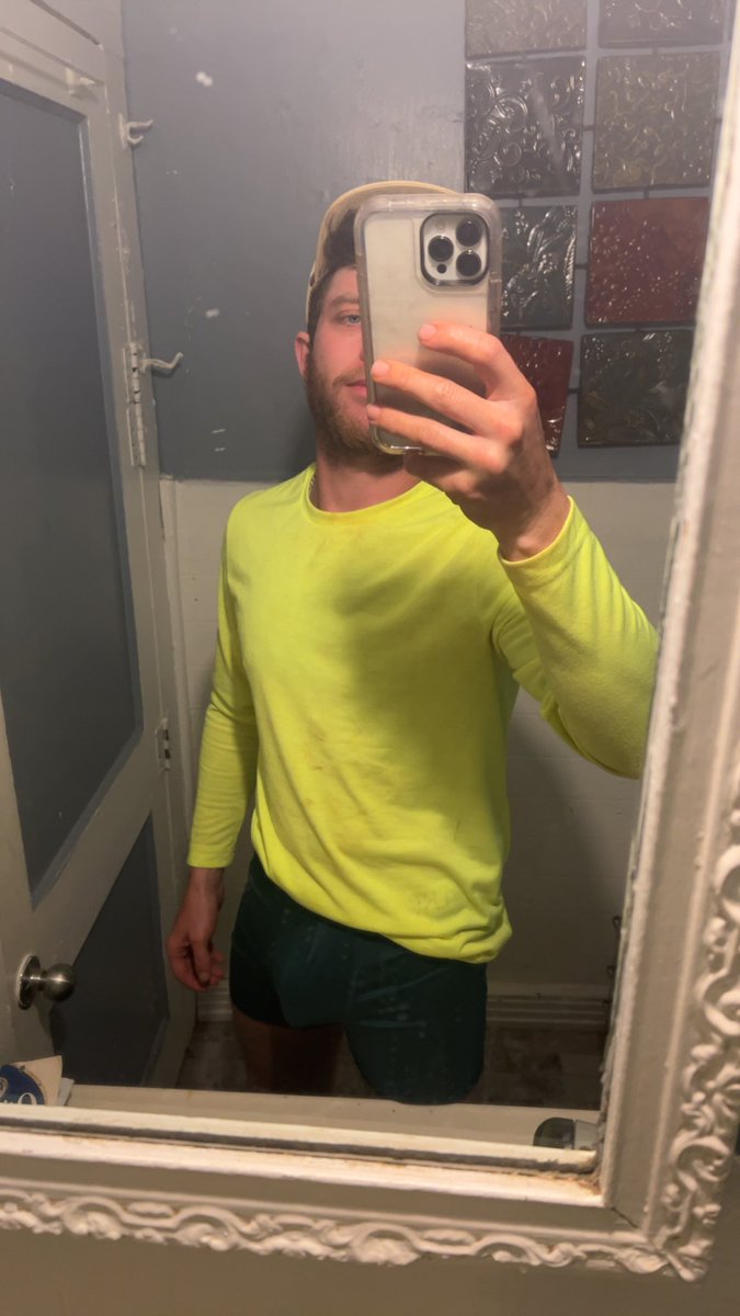 Nasty mf better bow down to a big bulge like this and beg 
#FinDom #master #alpha #feet #bulge #pig #cashpigs