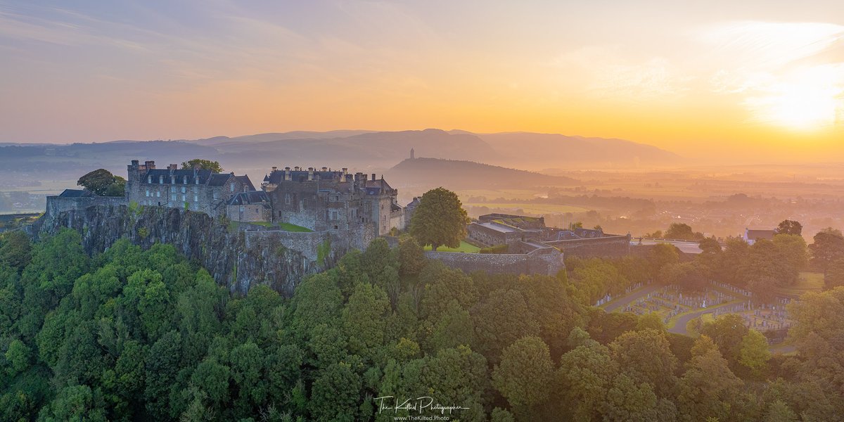 The two giants of Stirling, Stirling Castle and The National Wallace Monument atop Castle Rock and Abbey Craig.

Are you visiting these giants? Both can be done in the same day 📷

#Stirling #Scotland #VisitScotland #WallaceMonument #StirlingCastle