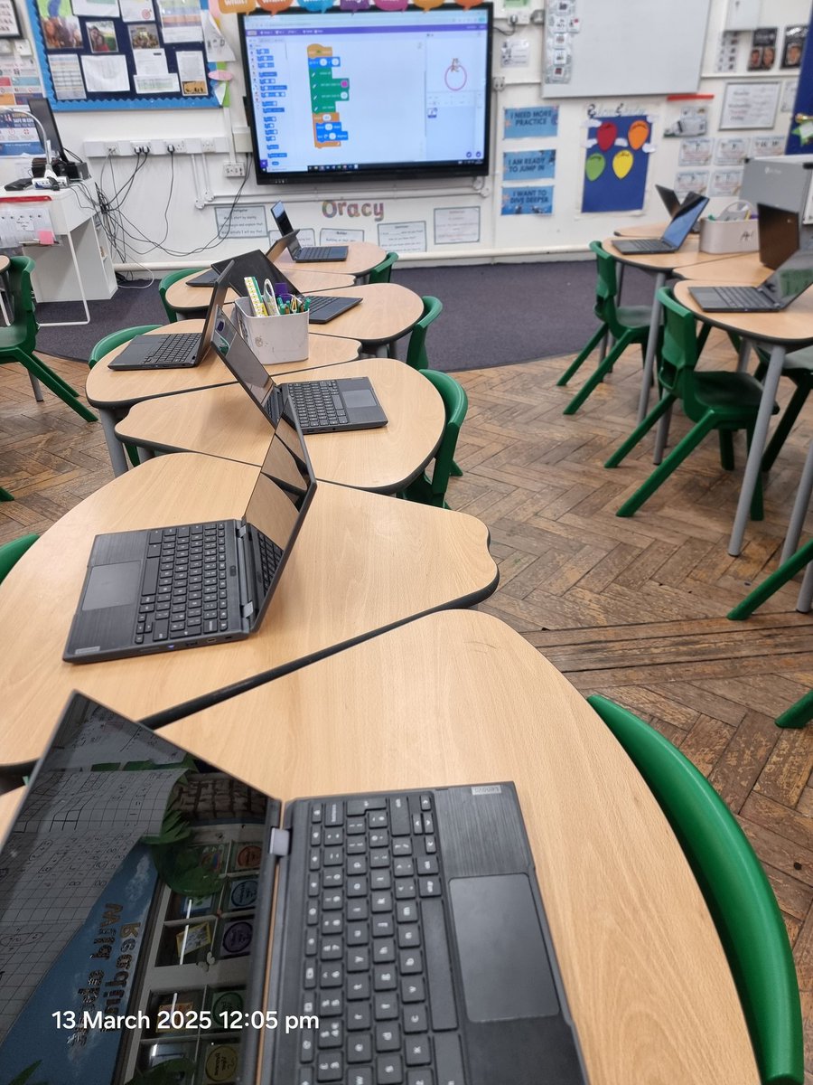 TsuiAllen's tweet image. Class set of Chromebooks ready for my Year 2 classes using @scratch to create patterns @CompAtSch #BarefootComputing