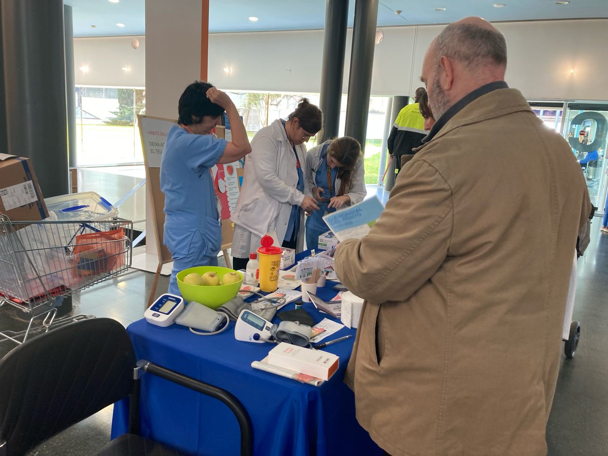 Hospital del Mar (@hospitaldelmar) on Twitter photo #DiaMundialRonyó
Informem els visitants d'hàbits de vida saludables per mantenir la salut dels nostres #ronyons
Una bona dieta, deixar el tabac i l'alcohol i controlar el #colesterol
➕hospitaldelmar.cat/ca/nefrologia/…
<a href="/kidney_mar/">@Kidney_Mar</a> <a href="/nefrocat/">Societat Catalana de Nefrologia</a> <a href="/AcinNefro/">ACIN</a> <a href="/MCrespoBarrio/">Marta Crespo Barrio</a> #DiaMundialRonyó
Informem els visitants d'hàbits de vida saludables per mantenir la salut dels nostres #ronyons
Una bona dieta, deixar el tabac i l'alcohol i controlar el #colesterol
➕hospitaldelmar.cat/ca/nefrologia/…
<a href="/kidney_mar/">@Kidney_Mar</a> <a href="/nefrocat/">Societat Catalana de Nefrologia</a> <a href="/AcinNefro/">ACIN</a> <a href="/MCrespoBarrio/">Marta Crespo Barrio</a>