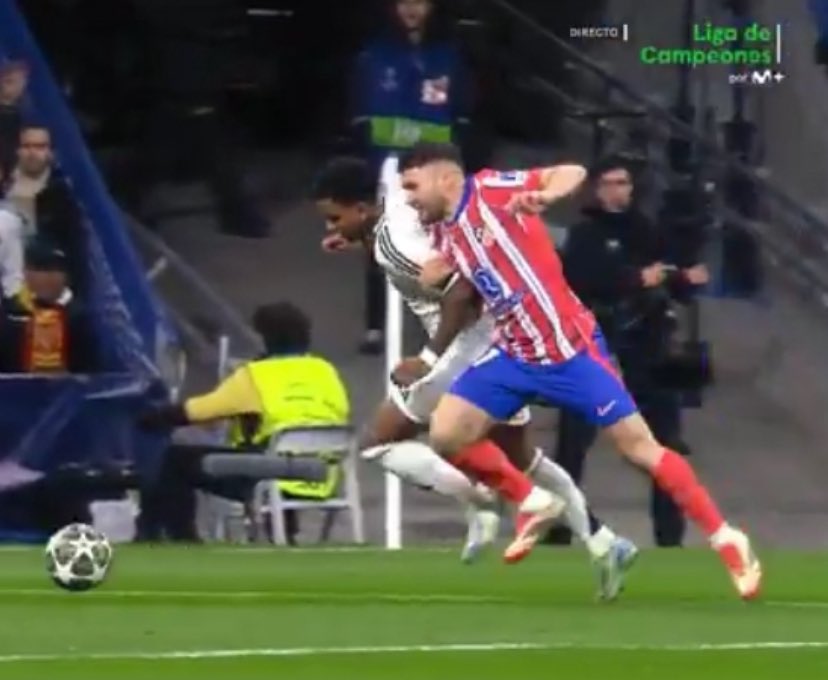 LocosRealMadrid's tweet photo. ❌ Penalti de Javi Galán a Rodrygo

❌ Penalti de Giuliano Simeone 

❌ Penalti de Correa a Brahim 

✔️ Penalti anulado a Julián Álvarez 

Y con todo eso, siguen llorando con el relato del robo los del Atleti https://t.co/LFswuOkWor