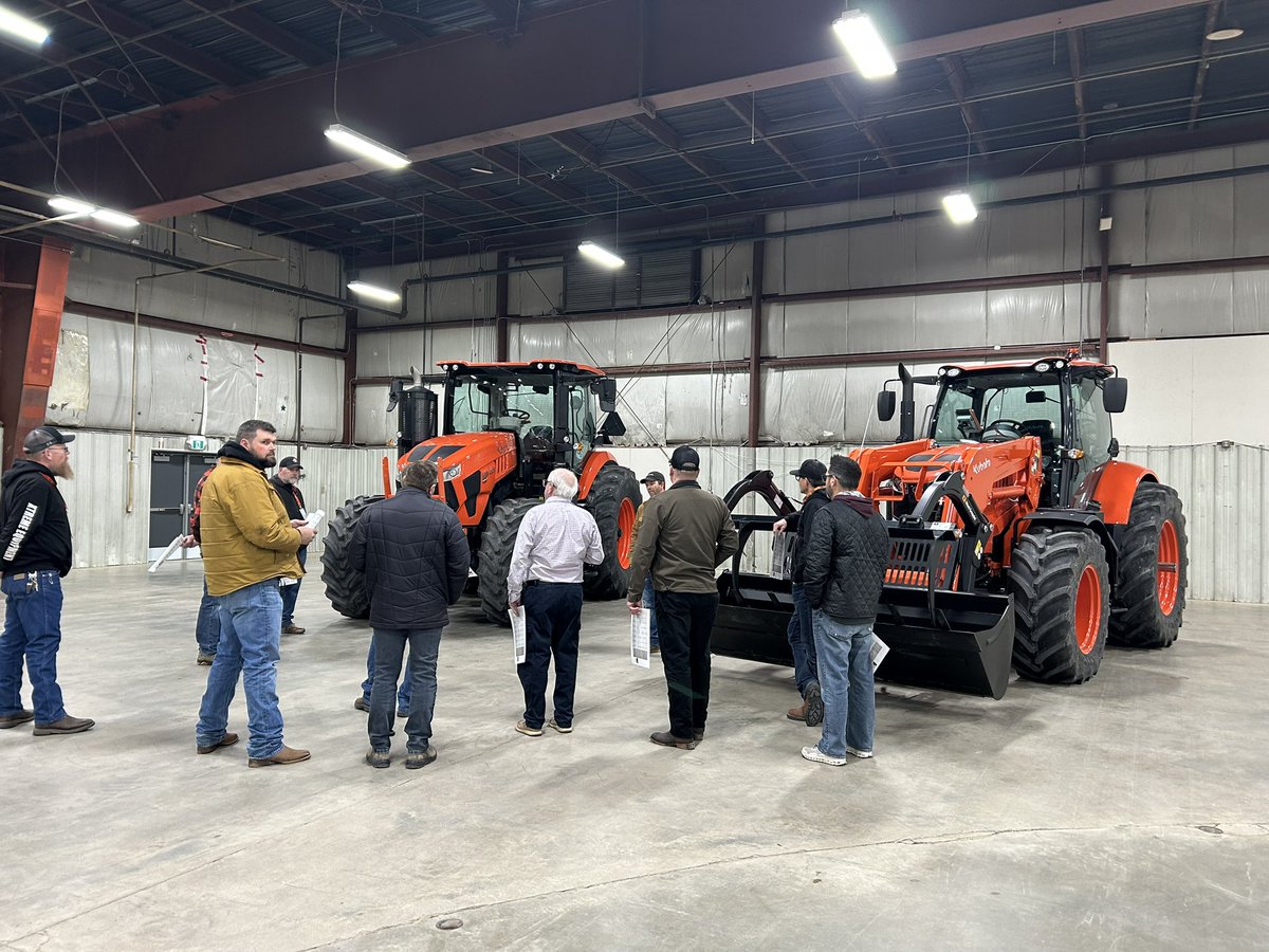 dhebert1996's tweet image. Dealers of Alberta got together for our annual boot camp. This is an opportunity for dealers to gather and share best practices and experiences with one another. To finish off the evening, we gathered for a team dinner and a motivational speech by Gizmo(Henry) William!