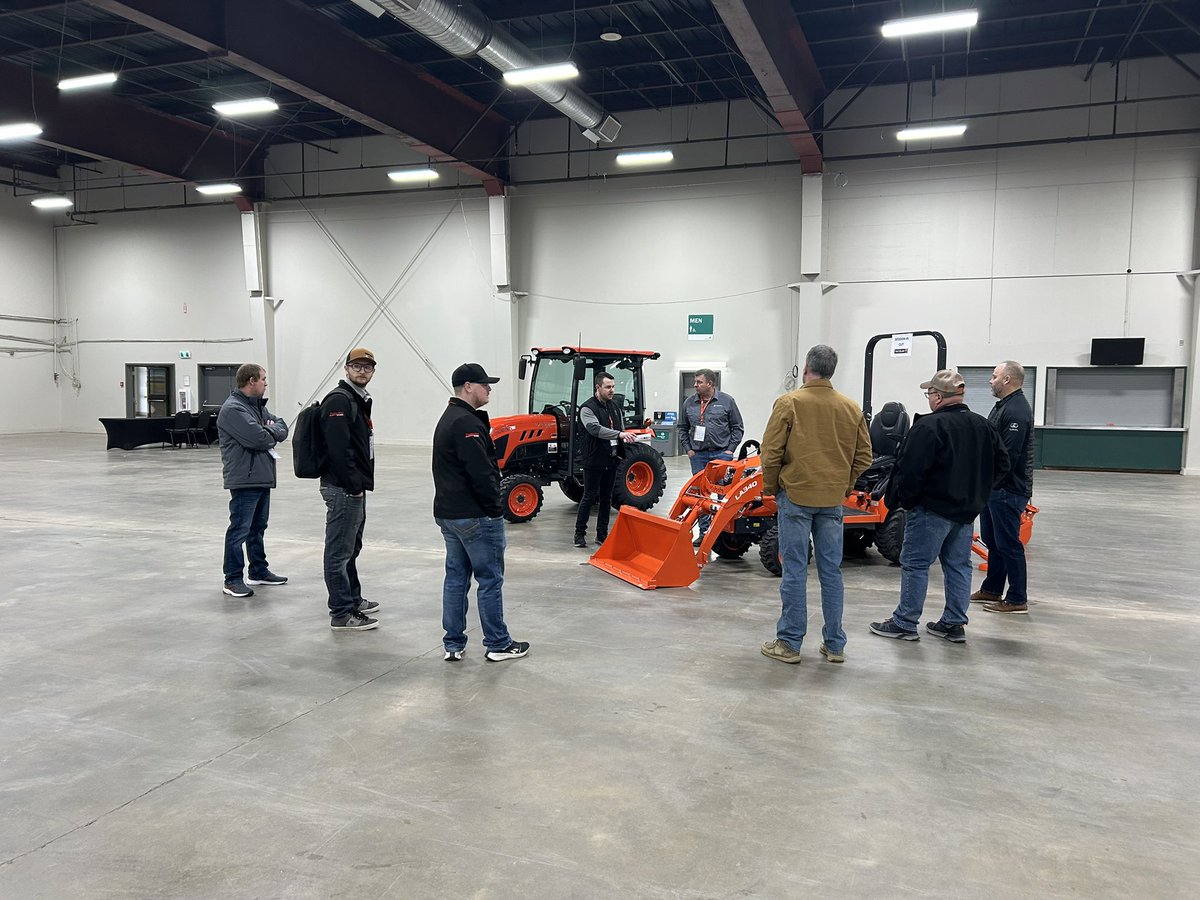 dhebert1996's tweet image. Dealers of Alberta got together for our annual boot camp. This is an opportunity for dealers to gather and share best practices and experiences with one another. To finish off the evening, we gathered for a team dinner and a motivational speech by Gizmo(Henry) William!