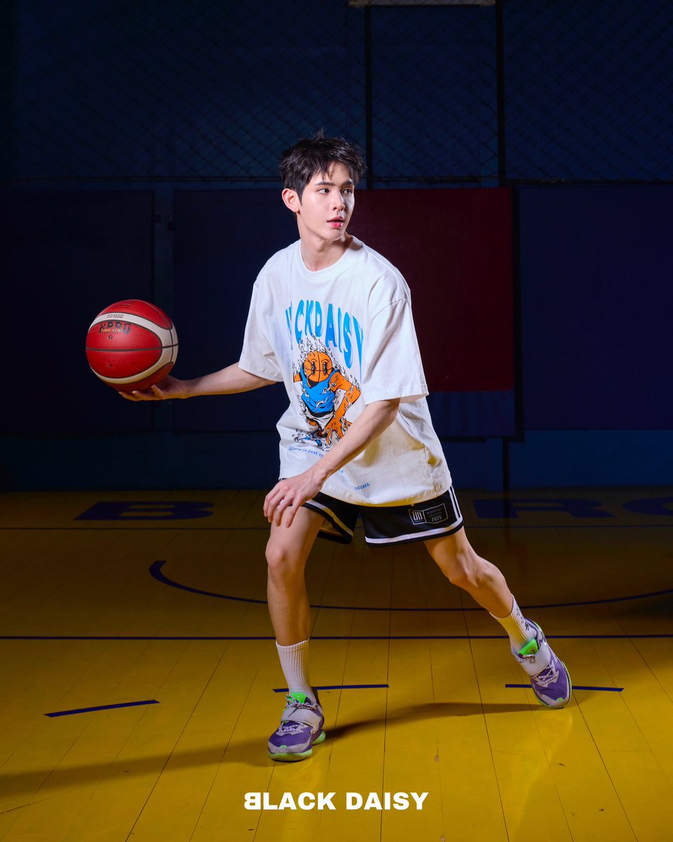 BD BASKETBALL COLLECTION

BASKET T-SHIRT

❗️17.03.2025 (6.00 PM GMT+7) at Shopee App , Line My Shop❗️
*** For international shipping there is an additional shipping fee. ***
Color: Black / Gray / White
Price :  890 BAHT
SIZE :  Chest 46-48” Length 29”
#blackdaisybd