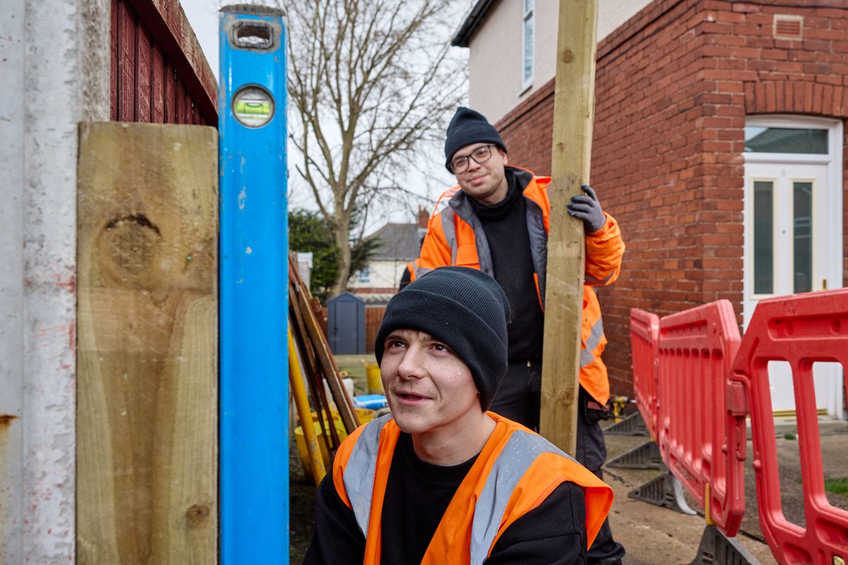 Vico_Homes's tweet image. We’re here to help our customers get back into work with our Training for Employment programme.

Applications are open for our Environment Assistant (Fencing) roles, currently based in South Elmsall.

Find out more and apply here: bit.ly/WDH-TfE
