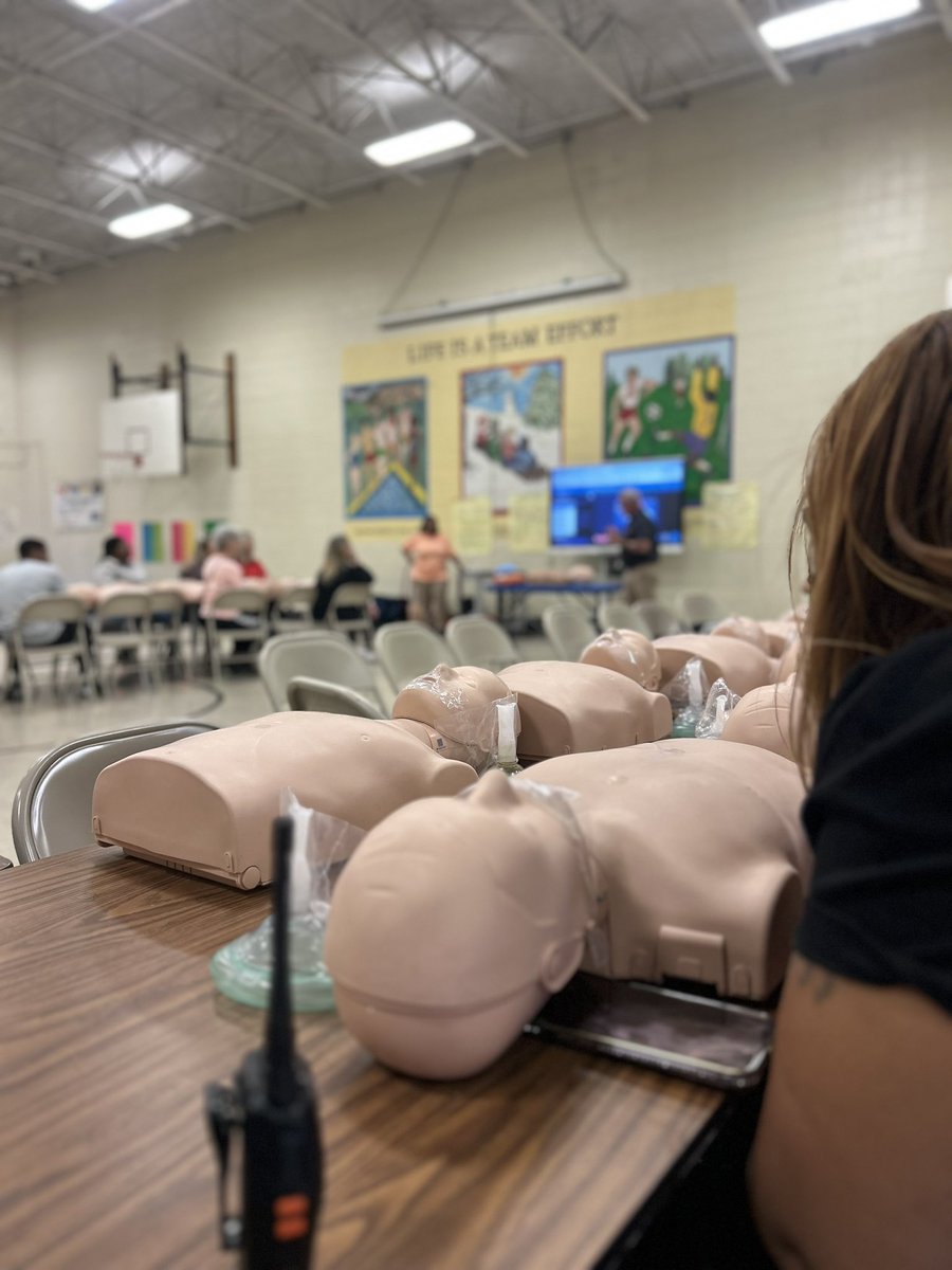 Hollywood Elementary PGCPS (@hollywoodpgcps) on Twitter photo 🚑 Huge thanks to our amazing CSC, Ms. Ferreira, for bringing CPR training to Hollywood ES! 40+ families & community members got certified by Jack at <a href="/RescueOneTrng/">Rescue One Training</a> - Grateful for this lifesaving opportunity! 👏🏽❤️ <a href="/pgcps/">PGCPS</a> #PGCPSProud <a href="/PGCPS_OCS/">PGCPS Office of Community Schools</a> #PGCPSCommunitySchools 🚑 Huge thanks to our amazing CSC, Ms. Ferreira, for bringing CPR training to Hollywood ES! 40+ families & community members got certified by Jack at <a href="/RescueOneTrng/">Rescue One Training</a> - Grateful for this lifesaving opportunity! 👏🏽❤️ <a href="/pgcps/">PGCPS</a> #PGCPSProud <a href="/PGCPS_OCS/">PGCPS Office of Community Schools</a> #PGCPSCommunitySchools
