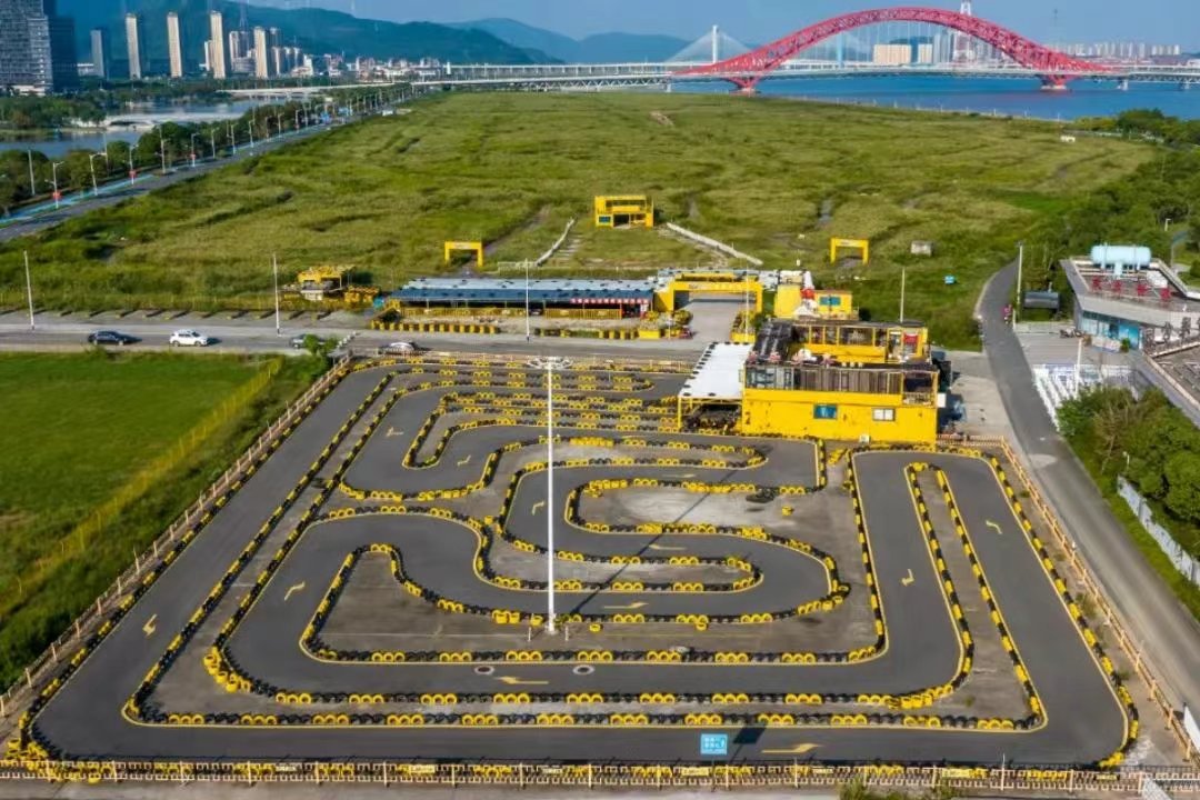 Beilun_media's tweet image. Mud splashes, dust flies! Come to Meishan #Bay in Ningbo to #experience the #excitement of racing! Location: Feiyang Power Park. #Beilun #beilun40years