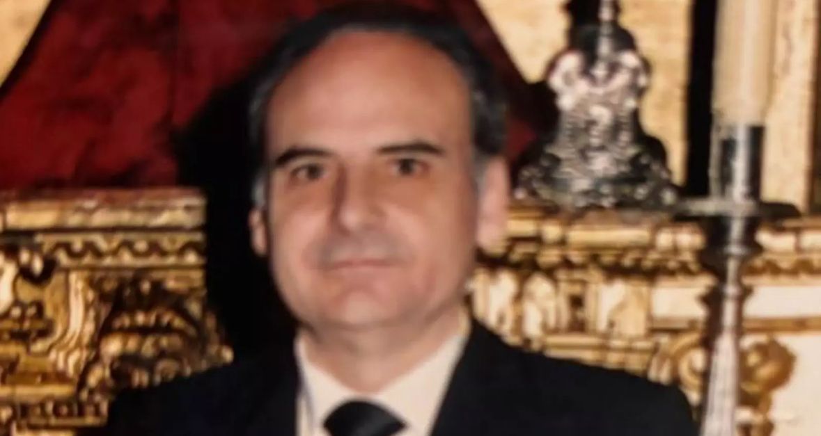 Desde la <a href="/HdadCorona/">Hdad Corona</a> lamentamos la pérdida de D. Rafael Belmonte Jiménez. Trasladamos nuestro más sincero pesar a toda su familia y amigos,  muy especialmente a nuestros Hermanos <a href="/Rafael_belgom/">Rafael Belmonte Gómez</a>
Y <a href="/BellaBelmonteGo/">Bella Belmonte Gomez</a>.
Rogamos una oración por su alma. DEP.