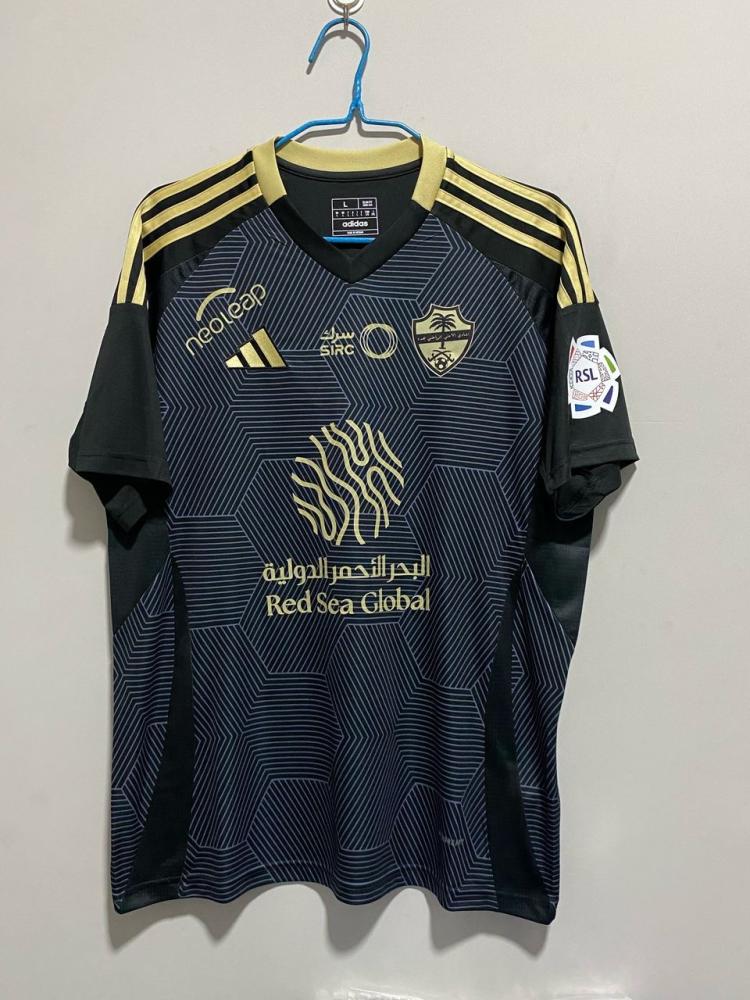 crowsports1's tweet photo. توفر تيشيرت الاهلي الثالث التراثي 🔥🔥👕

الحقوو على الكميه بالموقع https://t.co/SsSsaSqaNM