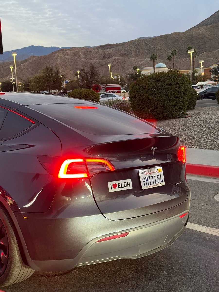 Tesla Fans Schweiz 🇨🇭 TeslaFansCH tweet media