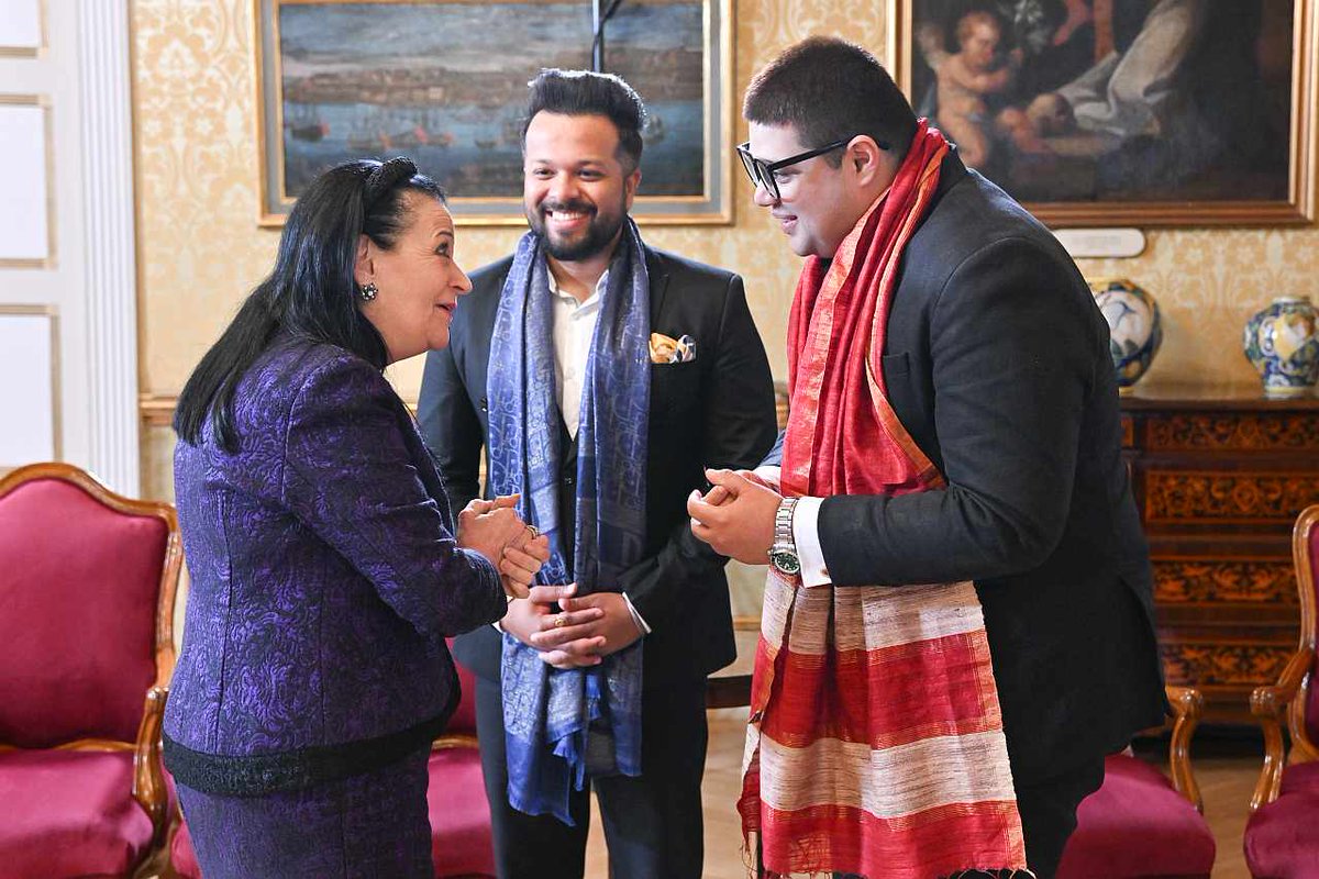 H.E. President Myriam Spiteri Debono was presented with the first volume of the Confederation of Young Leaders of #India's Mal-Ind Bulletin magazine. 

This volume is dedicated to the 60 years of friendship and cooperation between Malta and India, and their shared future.