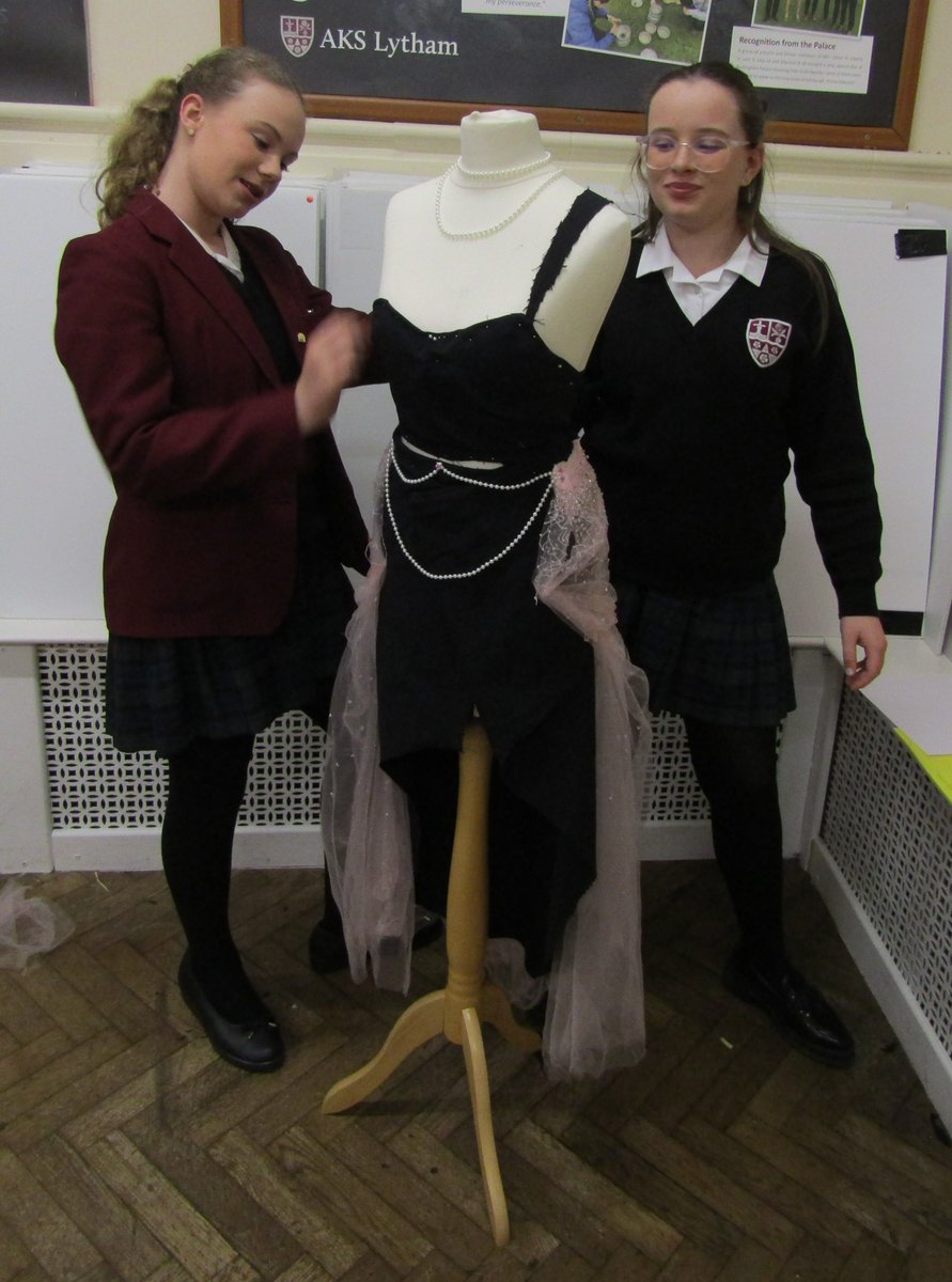 AKSDesignTech's tweet image. A significant effort by these @AKSSchool pupils last night to showcase the breadth of activity we offer & encourage in our D&T co-curricular activities 🏗️💡🏆 #proudteacher #dreamteam #WeAreAKS #openevening #DesignTechRocks