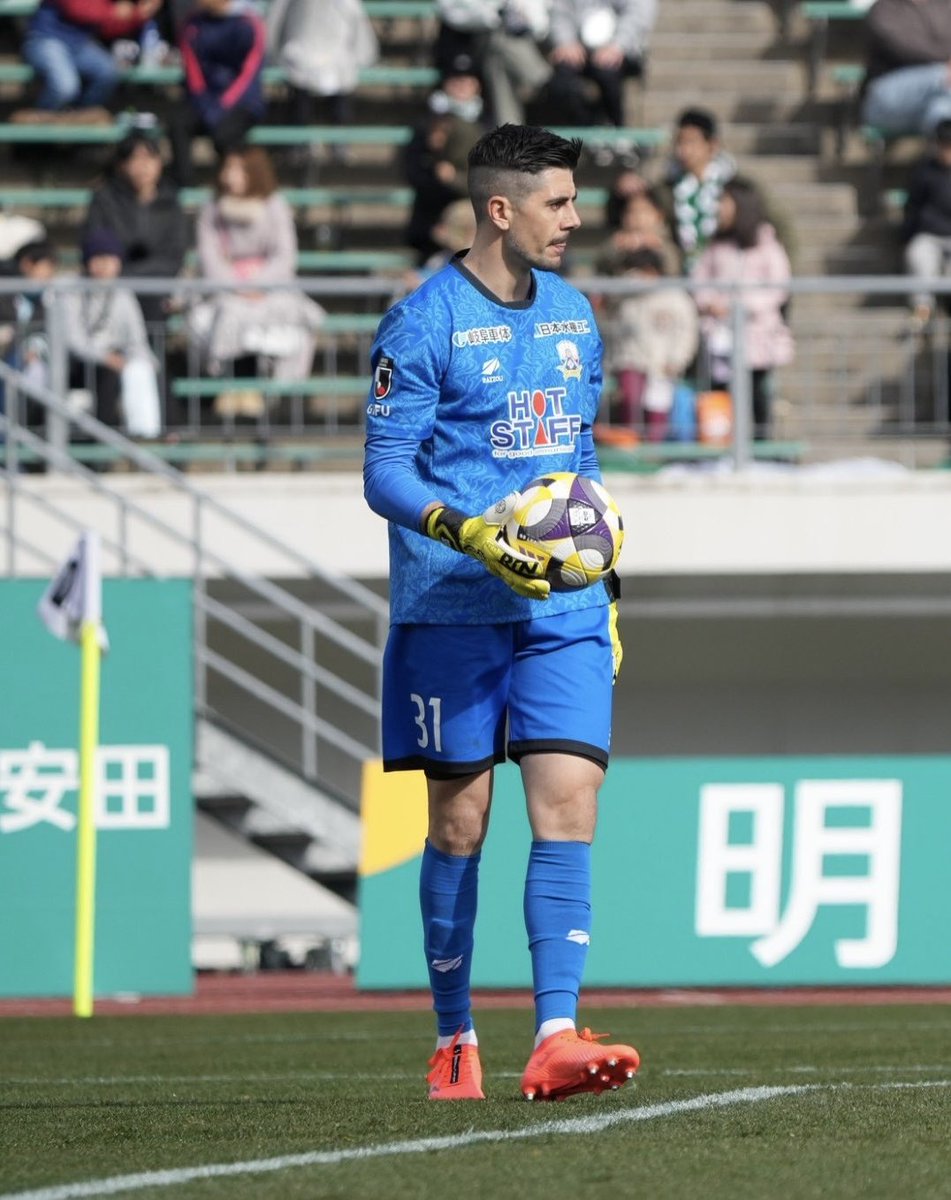 こんにちは、日本のサッカーファンの皆さん！ 日本のキーパーたちに